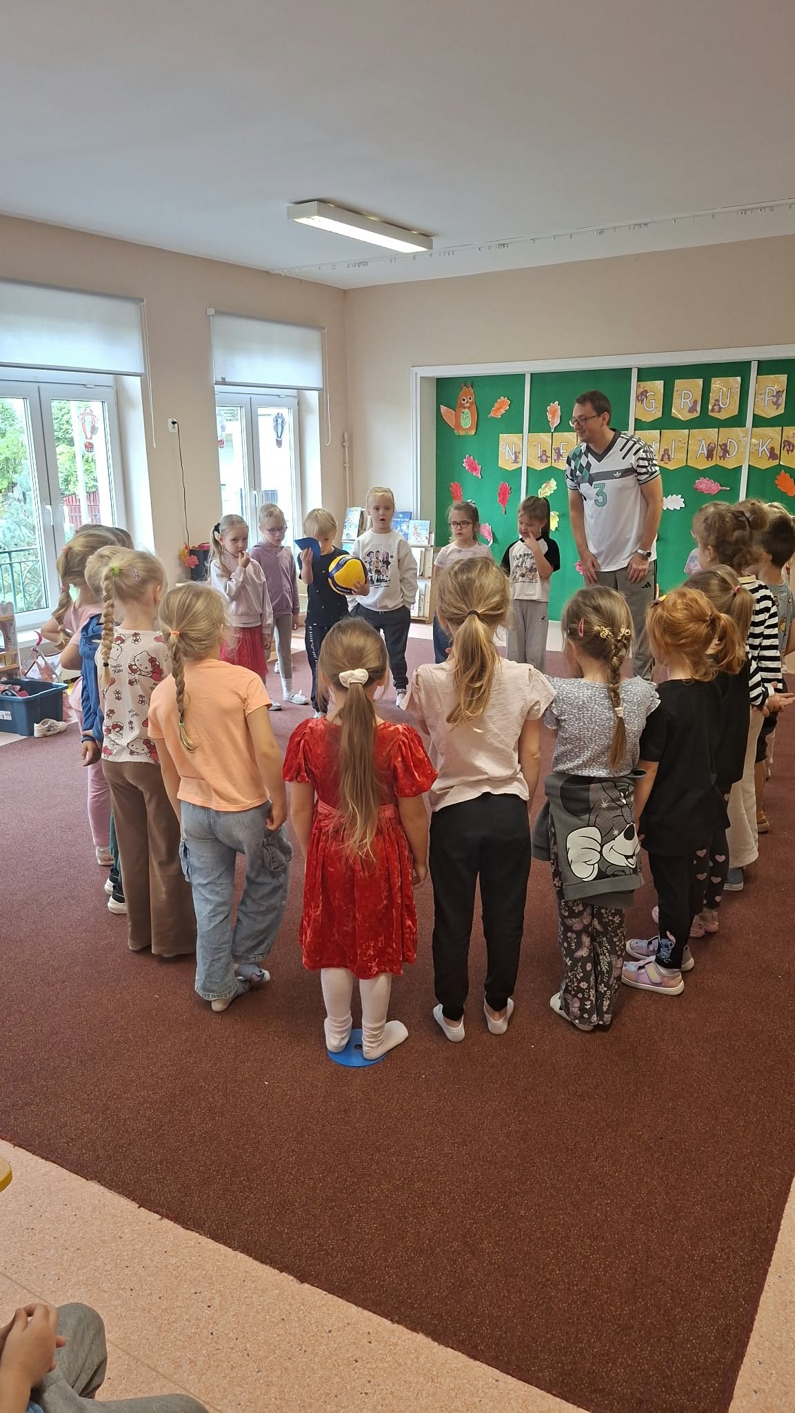Zajęcia sportowe dla grupy Niedźwiadki w Przedszkolu nr 8